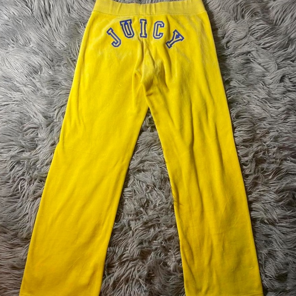 Yellow juicy trackpants 💛